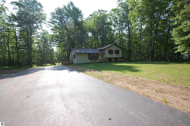 1294 Stoney Ridge Rd, West Branch, MI 48661 - split level home with asphalt driveway and a front lawn