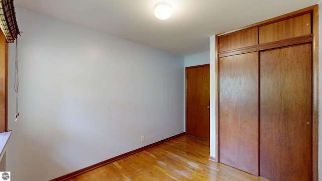 1519 Ridge Rdg, Mount Pleasant, MI 48858 - unfurnished bedroom featuring light wood-type flooring and a closet