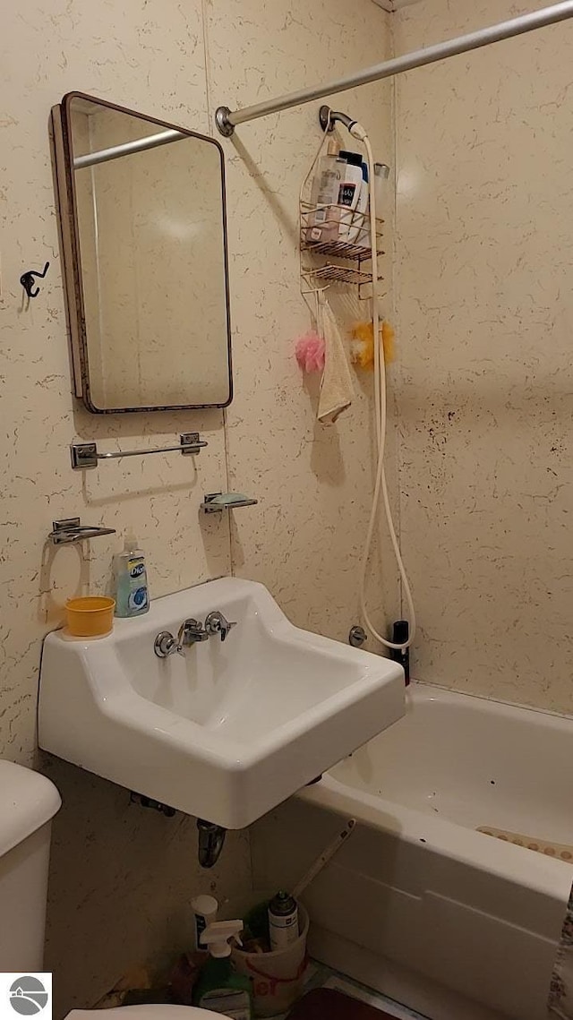 1947 NE Anita Rd, Kalkaska, MI 49646 - bathroom featuring toilet and bathing tub / shower combination