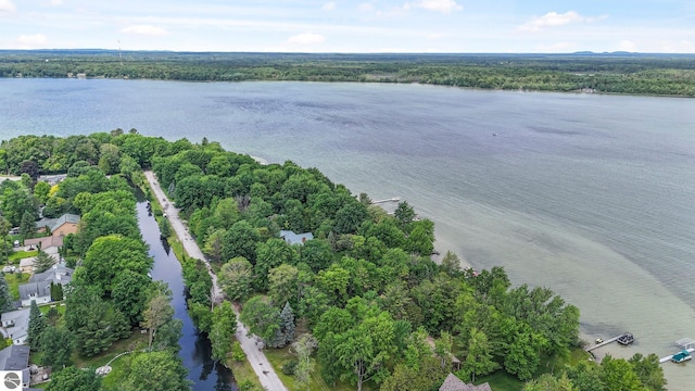 7786 N Shore Ct, Grawn, MI 49637 - aerial view of property and surrounding area featuring a nearby body of water