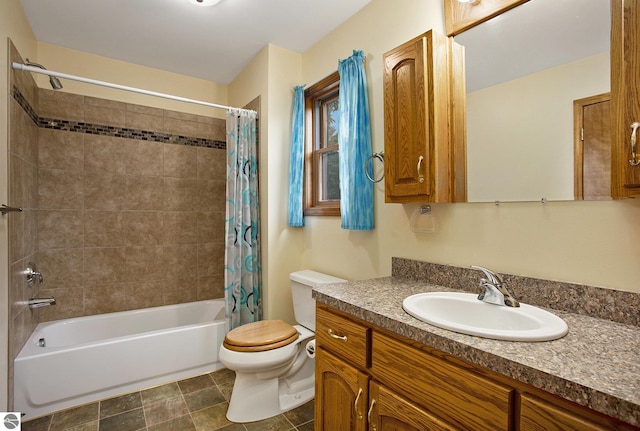 1520 Kuehn Rd, Sterling, MI 48659 - full bath with vanity and shower / bath combo with shower curtain