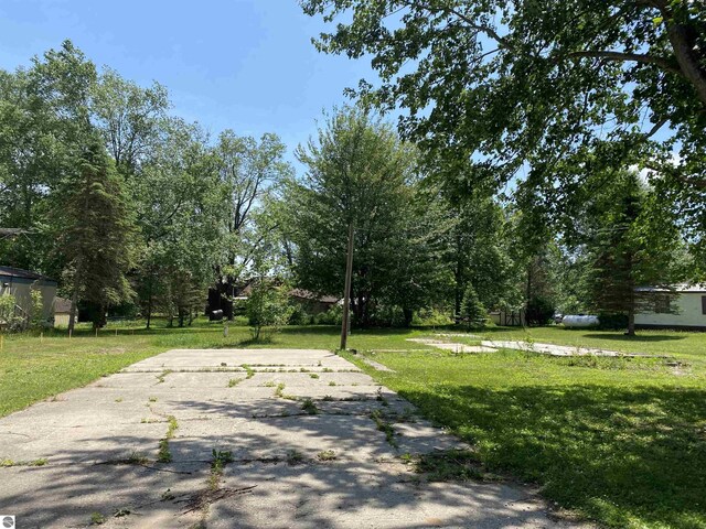 314 Yellow Pine Cir, Cadillac, MI 49601