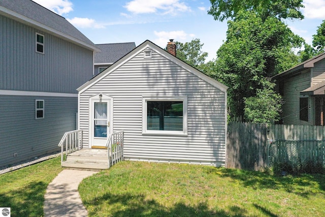 1029 E Front St, Traverse City, MI 49686 - view of front of house featuring a chimney
