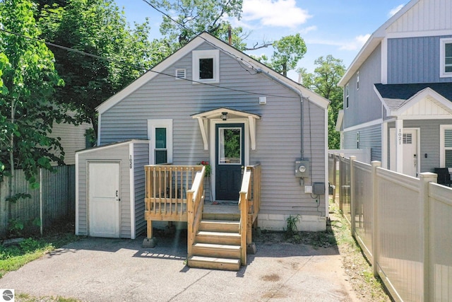 1029 E Front St, Traverse City, MI 49686 - view of front of property featuring an outdoor structure