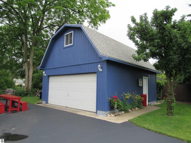 705 E Bay St, East Tawas, MI 48730 - view of detached garage