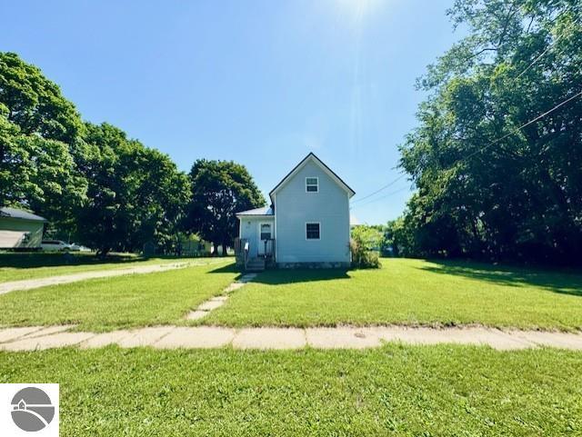 219 Grafton Ave, Alma, MI 48801 - view of side of home featuring a yard