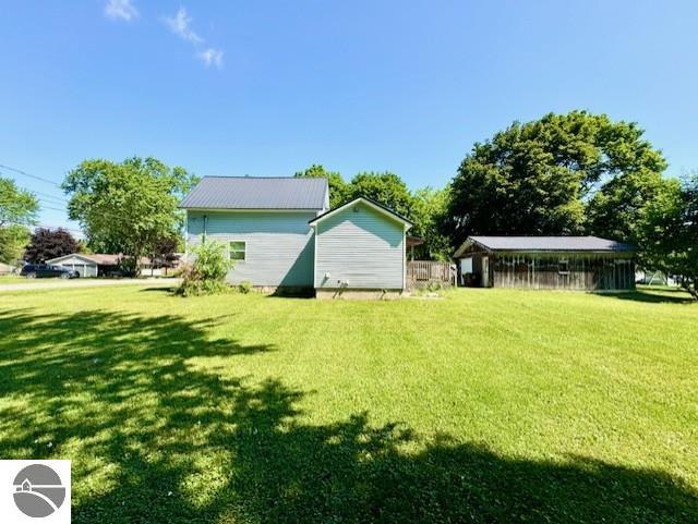 219 Grafton Ave, Alma, MI 48801 - view of green lawn with an outdoor structure