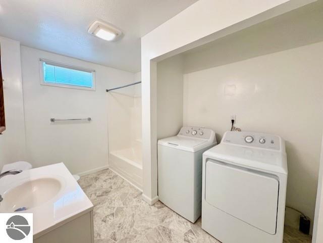 219 Grafton Ave, Alma, MI 48801 - laundry room featuring washer and clothes dryer and baseboards