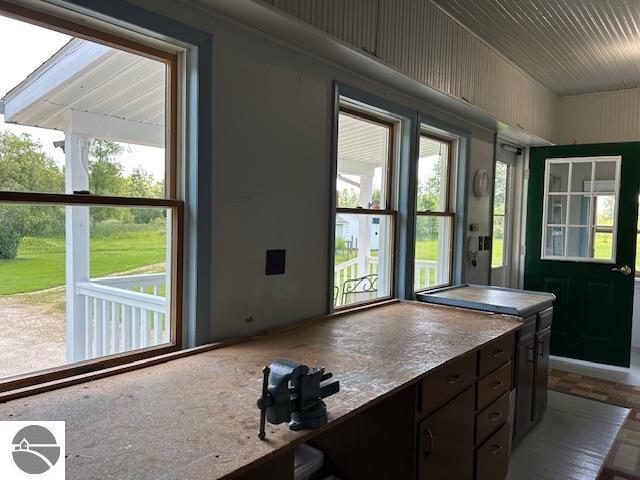 2393 Oates Rd, Tawas City, MI 48763 - view of entryway