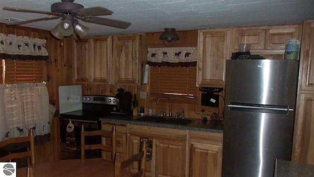 kitchen with ceiling fan, sink, stainless steel appliances, and light brown cabinetry