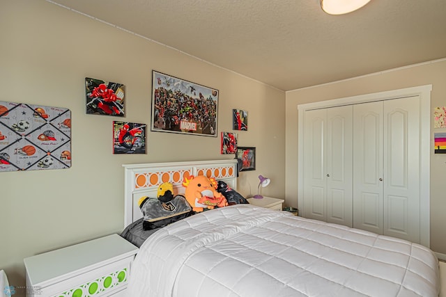 bedroom with a closet