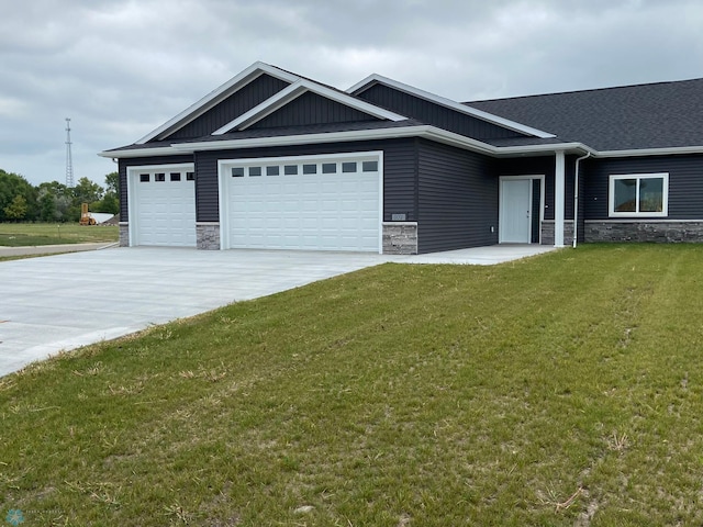 view of front of property featuring a front yard and a garage