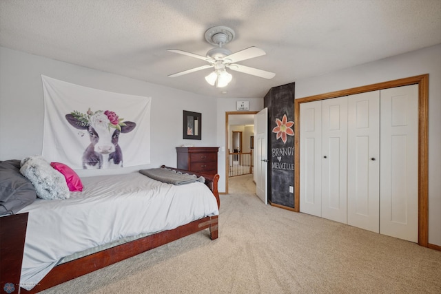 carpeted bedroom featuring a textured ceiling, ceiling fan, and a closet