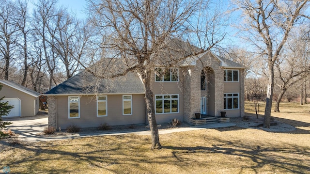 view of front of house featuring a garage and a front yard