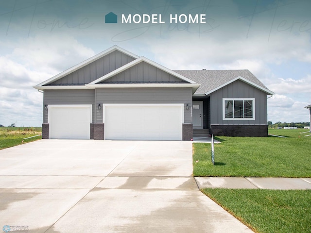 view of front facade with a garage and a front yard