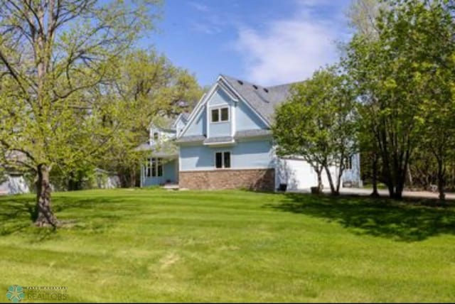 view of front of house with a front lawn