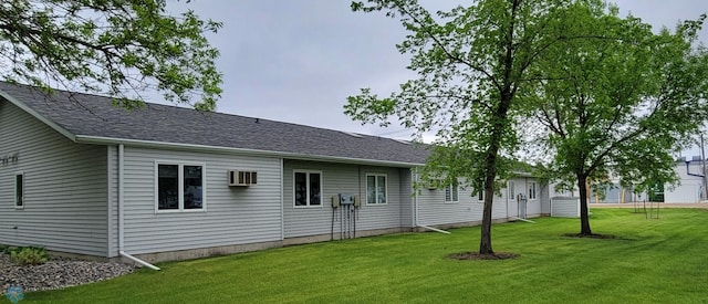 back of house featuring a lawn