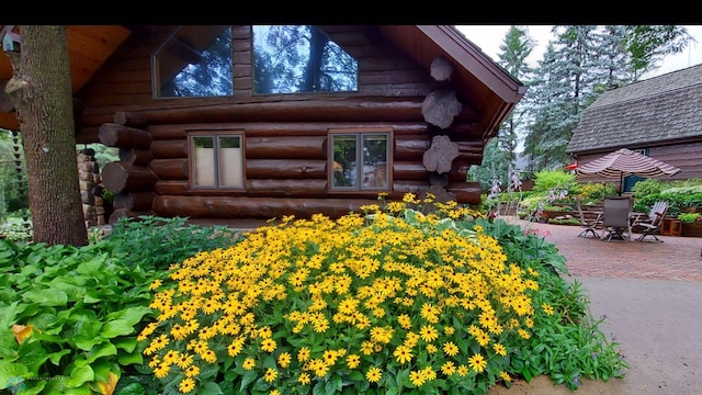 view of front of house featuring a patio