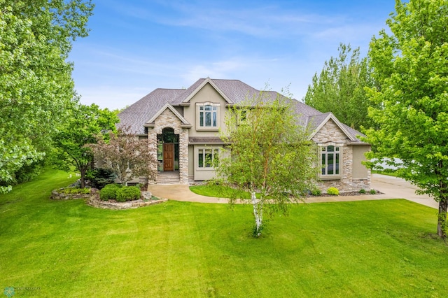 view of front facade with a front lawn