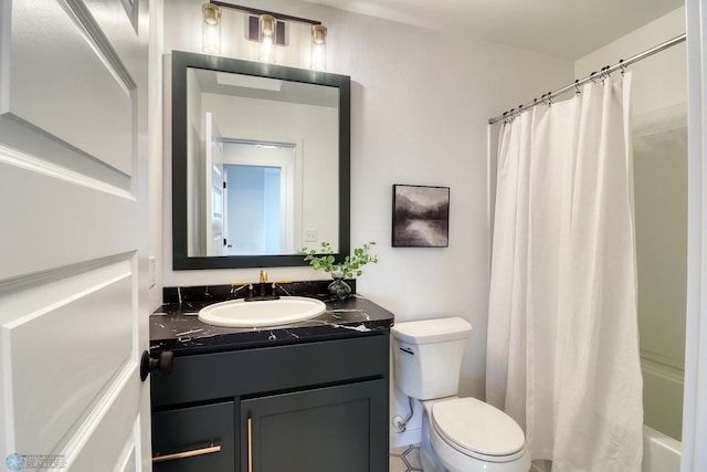 full bathroom with shower / tub combo with curtain, vanity, and toilet