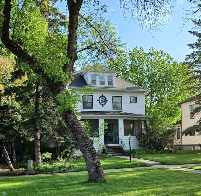 view of front facade with a front lawn