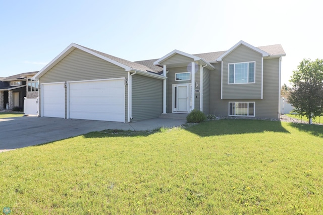 view of front facade featuring a garage and a front yard