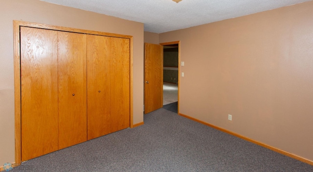 unfurnished bedroom featuring carpet flooring, a closet, and a textured ceiling