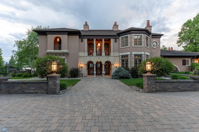 view of front of home featuring a balcony