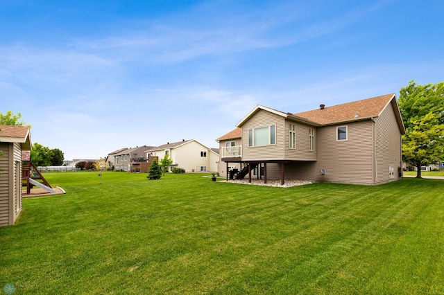 back of house featuring a lawn