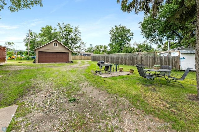 view of yard featuring an outdoor structure and a garage