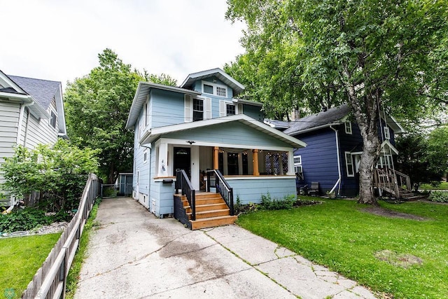 view of front of property featuring covered porch and a front lawn