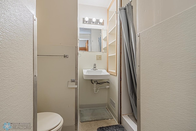 bathroom with sink, a shower with curtain, toilet, and tile patterned floors