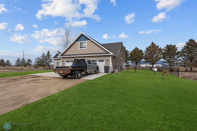 view of front of house featuring a front yard