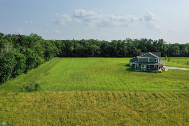 view of yard featuring a rural view