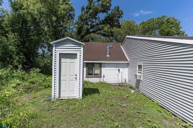 view of outdoor structure with a yard