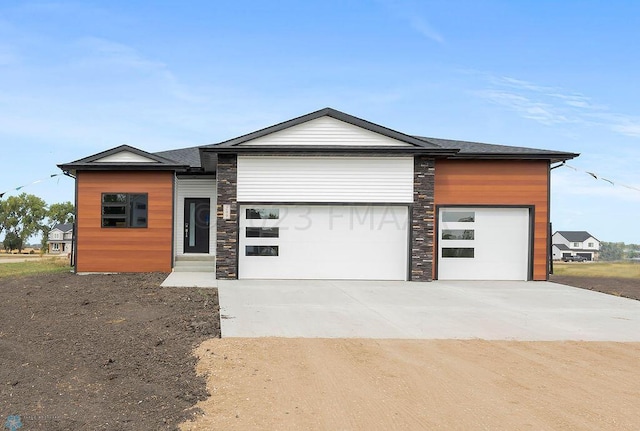 view of front facade featuring a garage