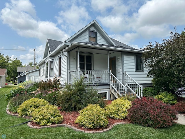 view of front of home with a porch and a front lawn