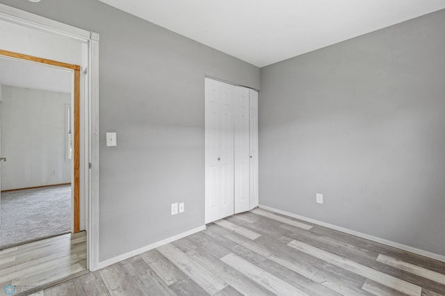 unfurnished bedroom with carpet flooring and a closet