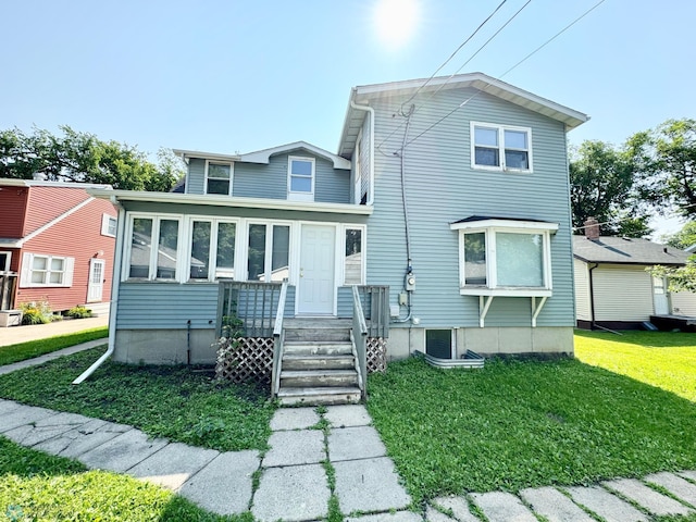 view of front facade with a front lawn