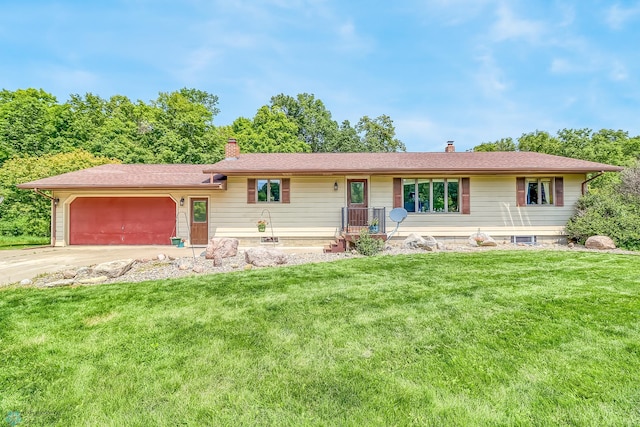 view of front of house featuring a front yard and a garage