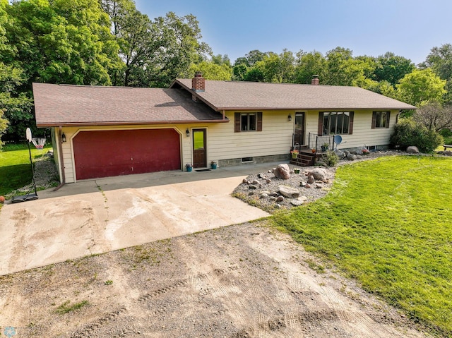 view of front of house featuring a front lawn and a garage