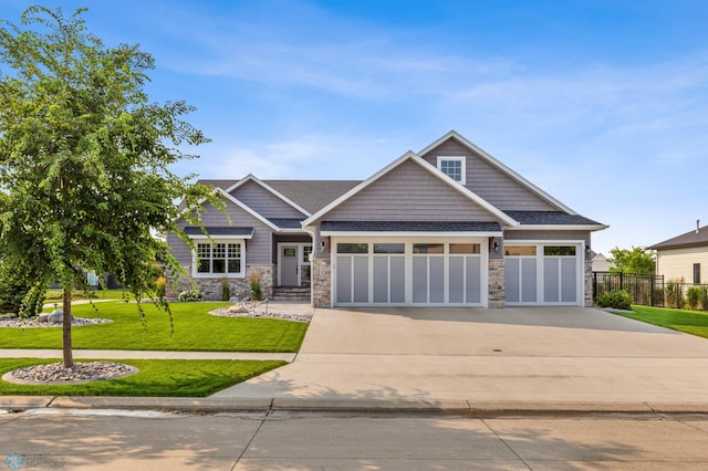 craftsman-style home featuring a front lawn