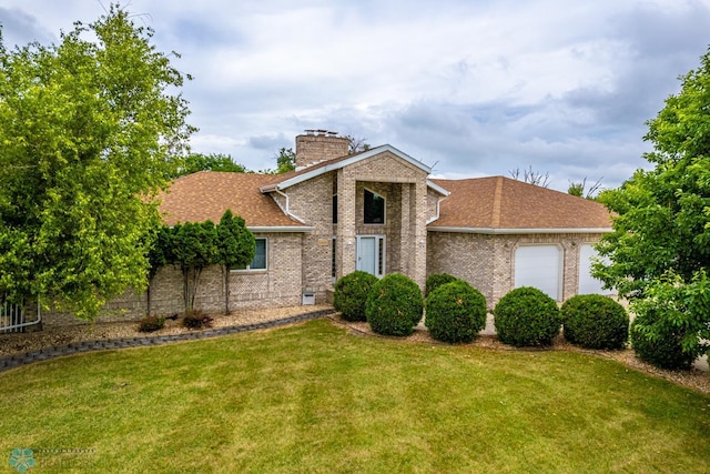 view of front of house featuring a garage and a front yard