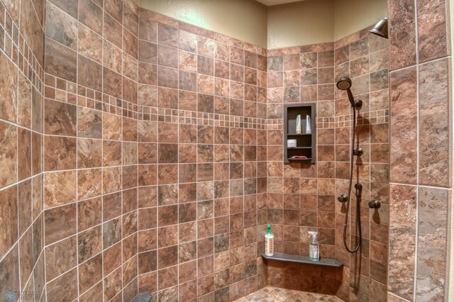 bathroom featuring tiled shower