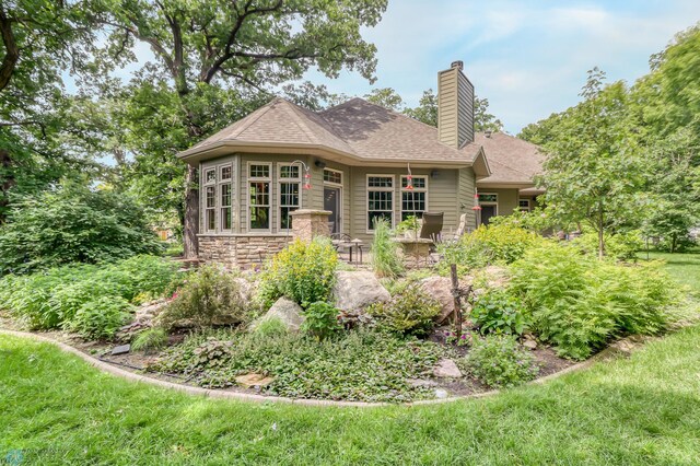 view of front of house with a front yard