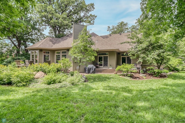 back of house featuring a yard