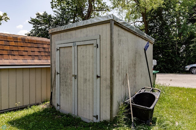 view of outdoor structure