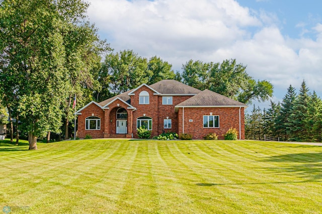 view of front of house featuring a front yard