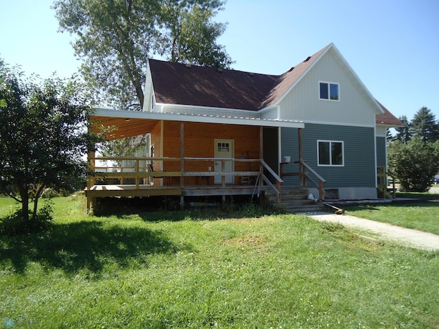 view of front of home featuring a front lawn