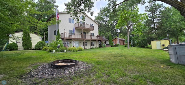 view of yard featuring a storage shed and an outdoor fire pit